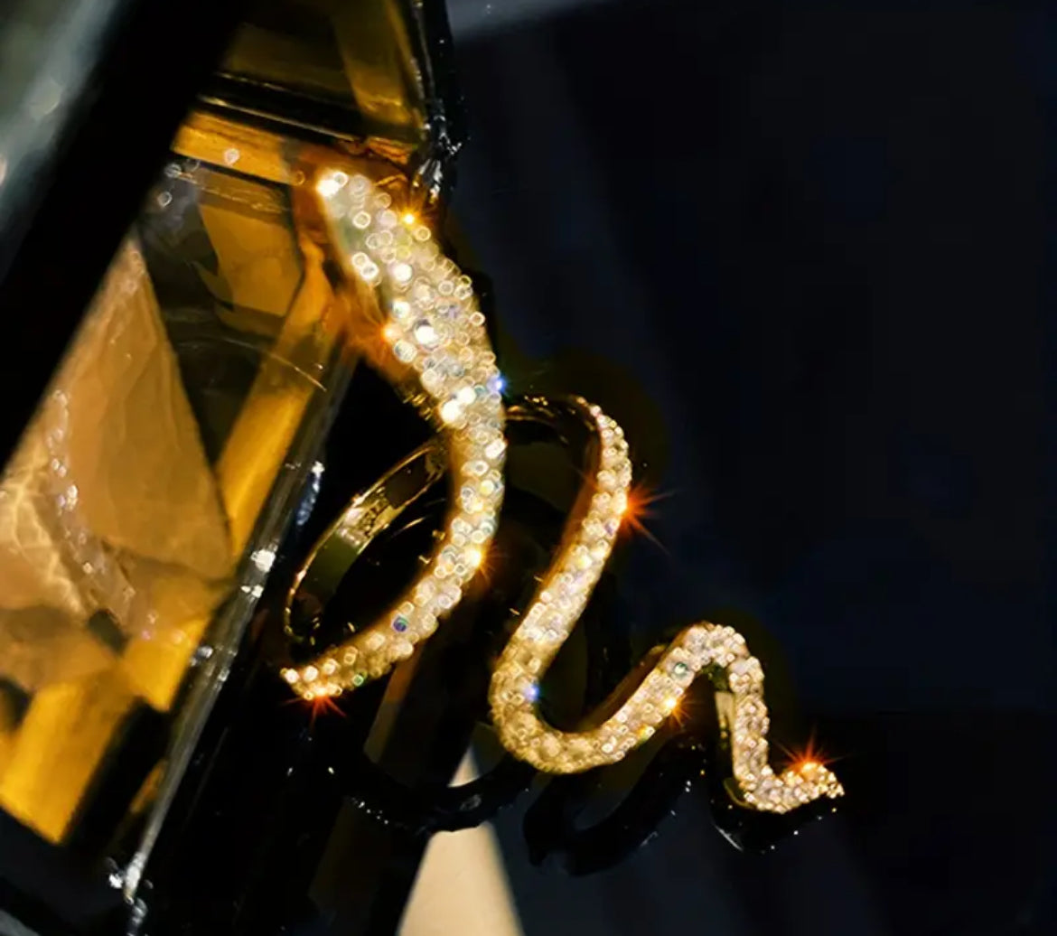 Chic Snake Rhinestone Ring